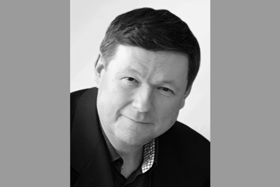 Portraitbild von Gottfried Seisenbacher in Schwarz-Weiß