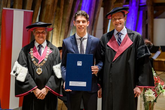 drei Männer stehend