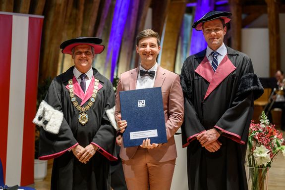 drei Männer stehend