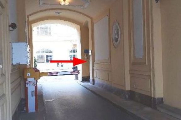 Passage with arrow to entrance door TISS